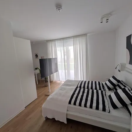 Appartement Mit Garten, Terrasse, Parkplatz