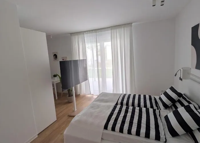 Appartement Mit Garten, Terrasse, Parkplatz